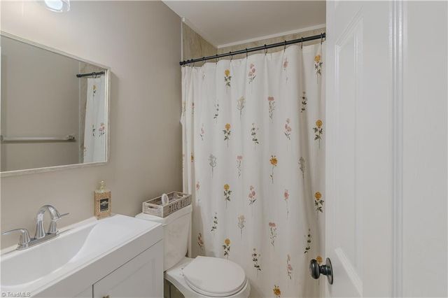 386 Lovers Lane, Mount Airy, NC 27030