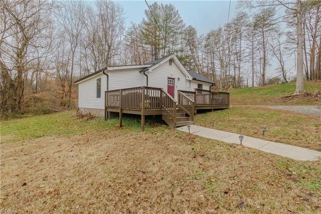 386 Lovers Lane, Mount Airy, NC 27030