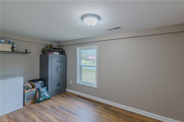 386 Lovers Lane, Mount Airy, NC 27030