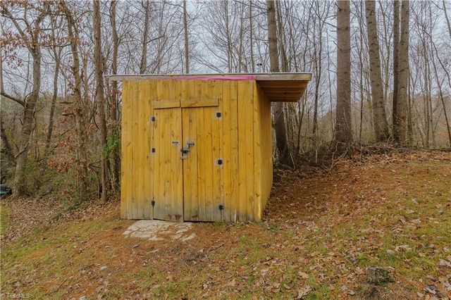 386 Lovers Lane, Mount Airy, NC 27030