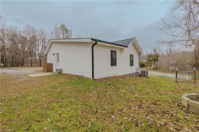 386 Lovers Lane, Mount Airy, NC 27030