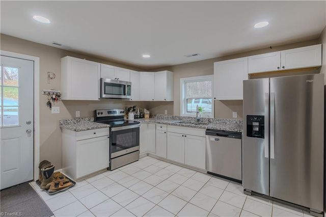 386 Lovers Lane, Mount Airy, NC 27030