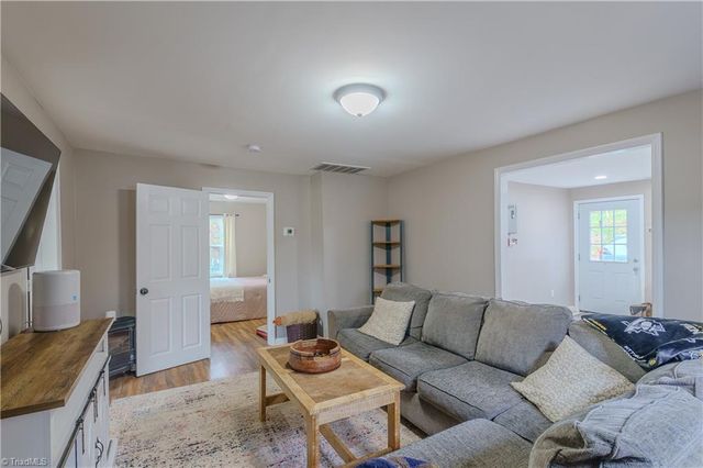 386 Lovers Lane, Mount Airy, NC 27030