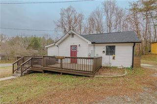 386 Lovers Lane, Mount Airy, NC 27030