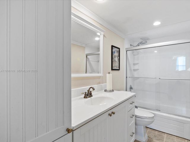 437 NE Golden Isles Dr 9H, Hallandale Beach, FL 33009