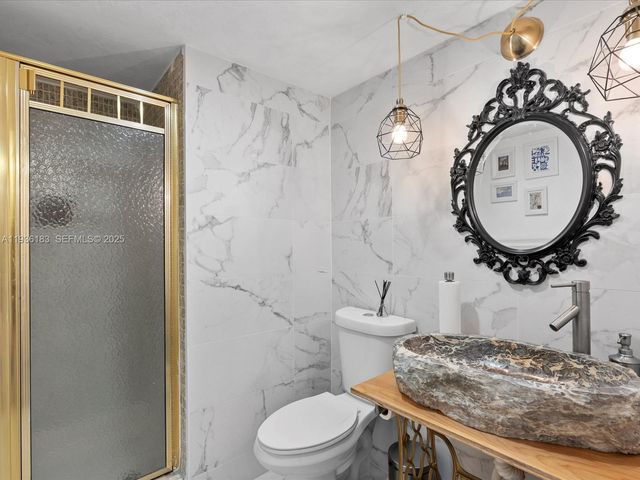 437 NE Golden Isles Dr 9H, Hallandale Beach, FL 33009