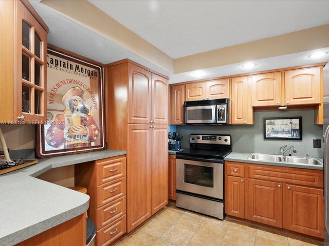 437 NE Golden Isles Dr 9H, Hallandale Beach, FL 33009