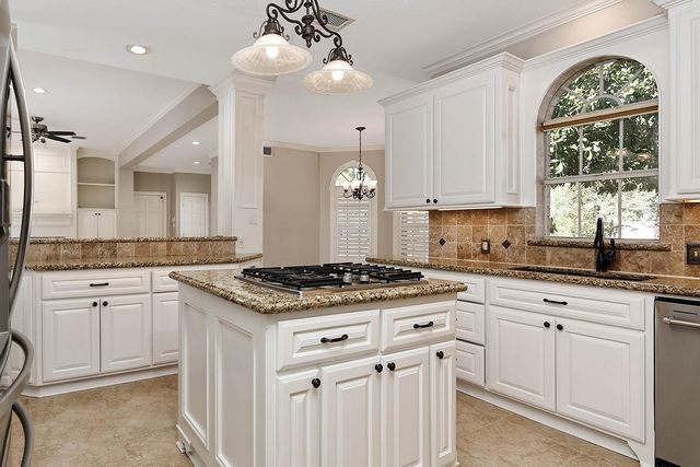 38 Eagle Terrace, The Woodlands, TX 77381