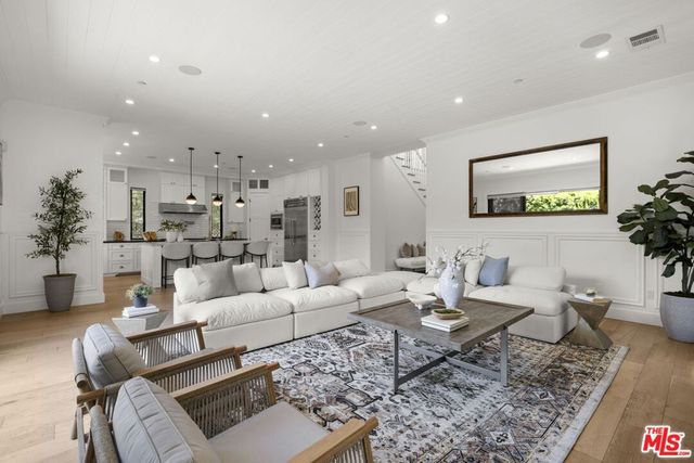 3043 Greenfield Avenue, Los Angeles, CA 90034