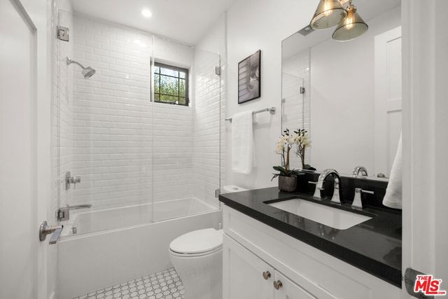 3043 Greenfield Avenue, Los Angeles, CA 90034