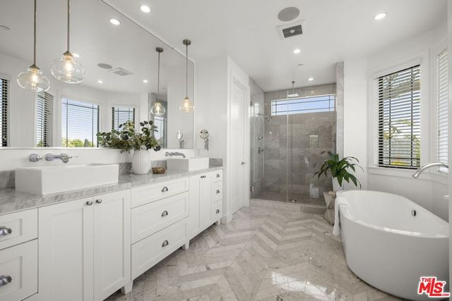 3043 Greenfield Avenue, Los Angeles, CA 90034