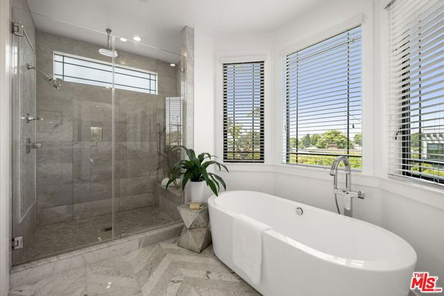 3043 Greenfield Avenue, Los Angeles, CA 90034