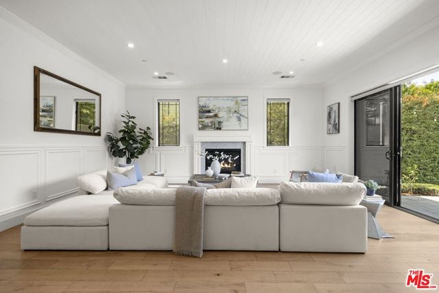 3043 Greenfield Avenue, Los Angeles, CA 90034