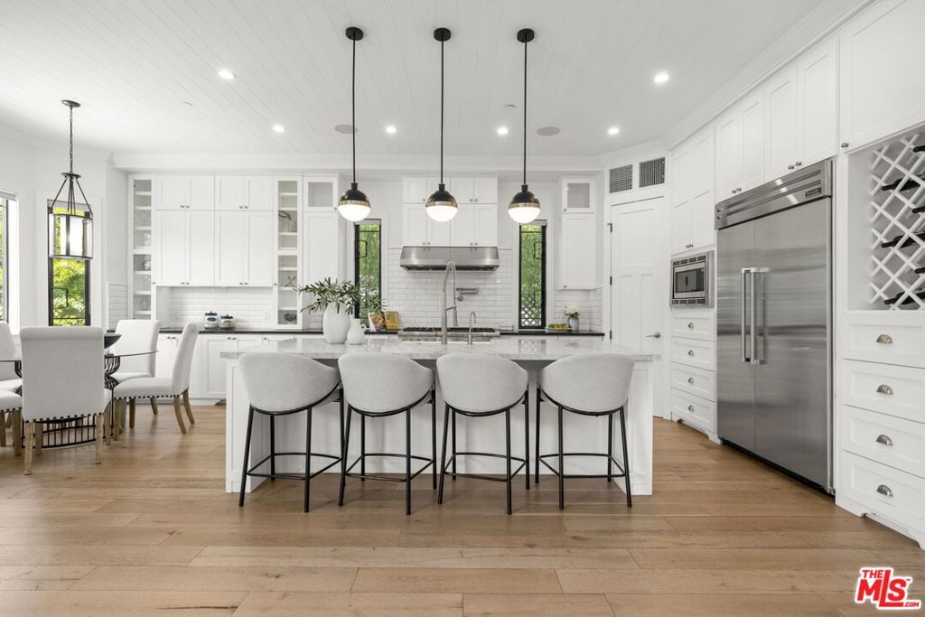 Image 12 of property listing at 3043 Greenfield Avenue, Los Angeles, CA 90034