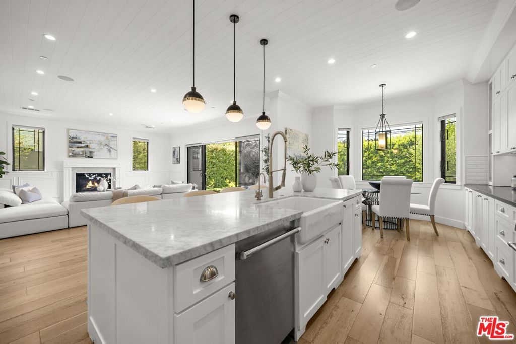 Image 13 of property listing at 3043 Greenfield Avenue, Los Angeles, CA 90034