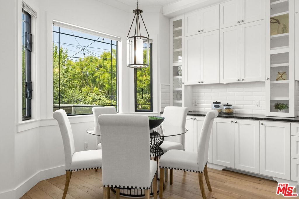 Image 14 of property listing at 3043 Greenfield Avenue, Los Angeles, CA 90034