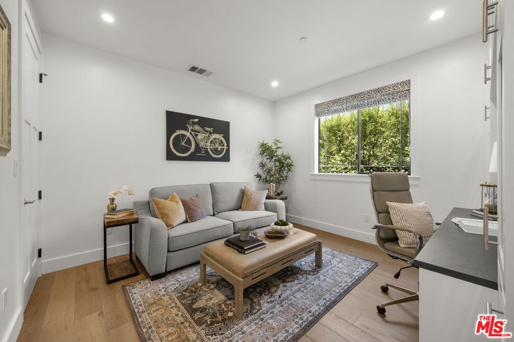 Image 15 of property listing at 3043 Greenfield Avenue, Los Angeles, CA 90034