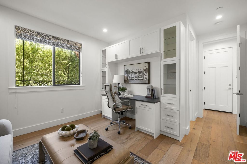 Image 16 of property listing at 3043 Greenfield Avenue, Los Angeles, CA 90034
