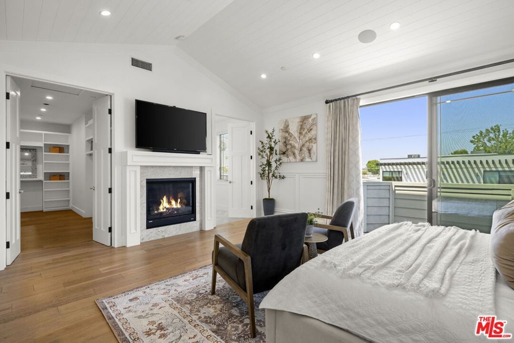 Image 21 of property listing at 3043 Greenfield Avenue, Los Angeles, CA 90034