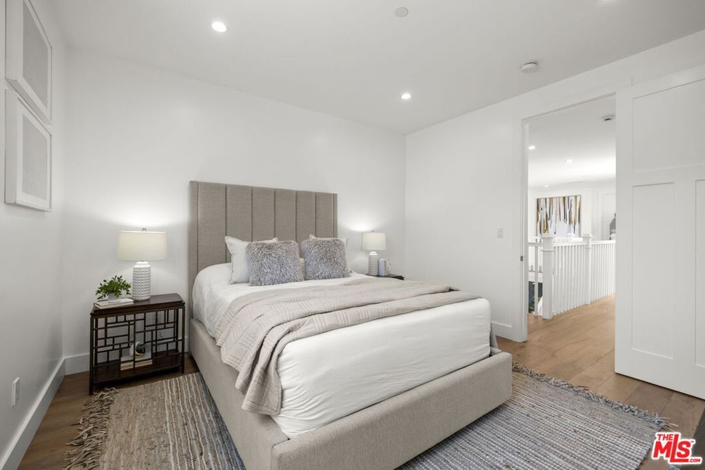Image 28 of property listing at 3043 Greenfield Avenue, Los Angeles, CA 90034