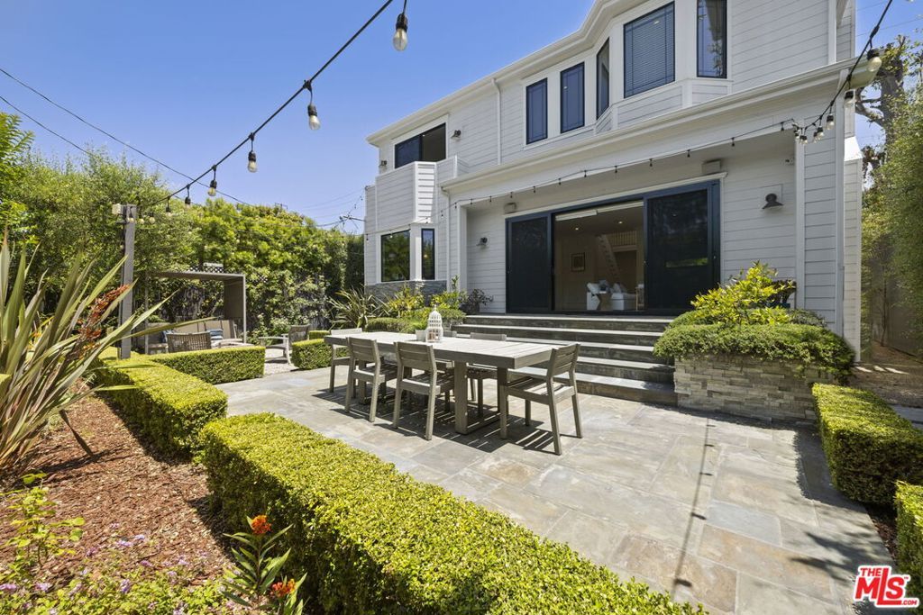 Image 36 of property listing at 3043 Greenfield Avenue, Los Angeles, CA 90034