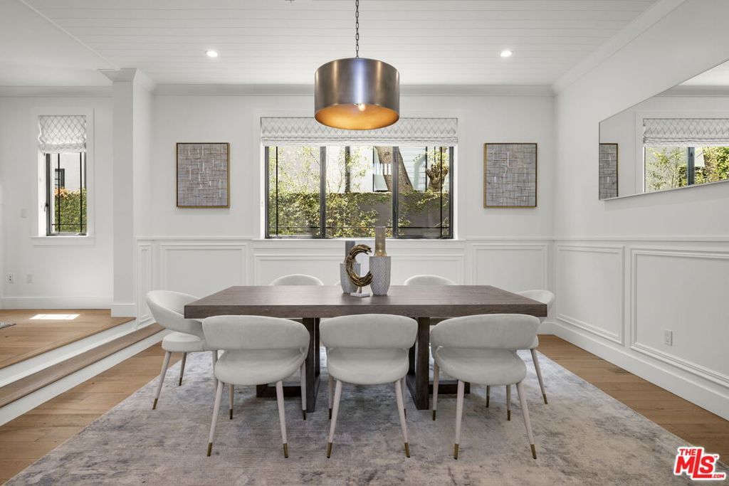 Image 5 of property listing at 3043 Greenfield Avenue, Los Angeles, CA 90034