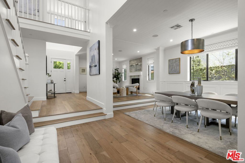 Image 6 of property listing at 3043 Greenfield Avenue, Los Angeles, CA 90034