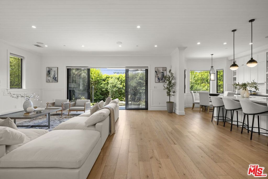 Image 8 of property listing at 3043 Greenfield Avenue, Los Angeles, CA 90034
