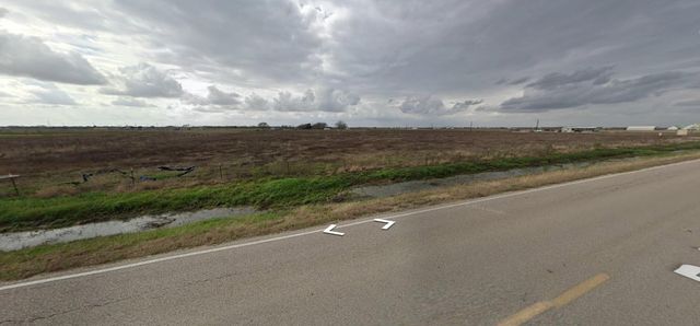 4215 Polak Road, Wallis, TX 77485
