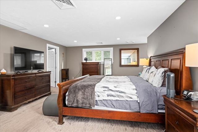104 Alana Dr, Northbridge, MA 01534