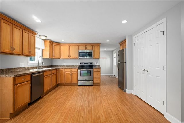 104 Alana Dr, Northbridge, MA 01534