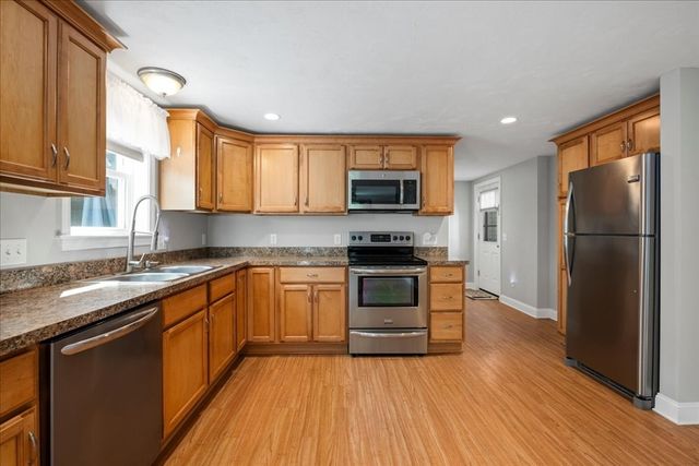 104 Alana Dr, Northbridge, MA 01534