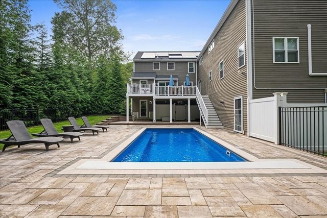 104 Alana Dr, Northbridge, MA 01534