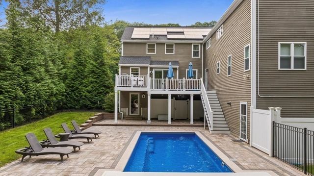 104 Alana Dr, Northbridge, MA 01534