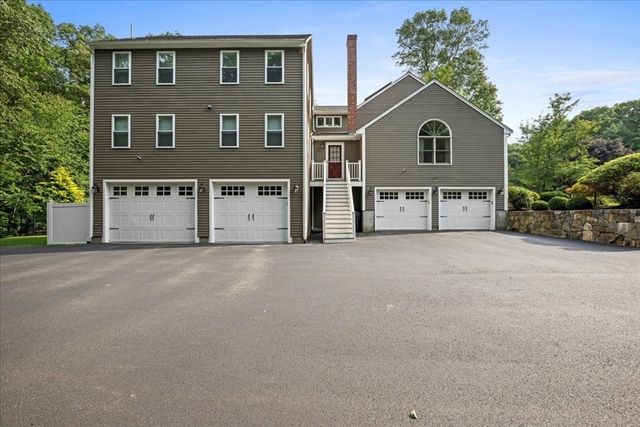 104 Alana Dr, Northbridge, MA 01534