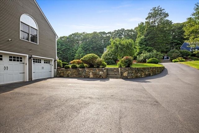 104 Alana Dr, Northbridge, MA 01534