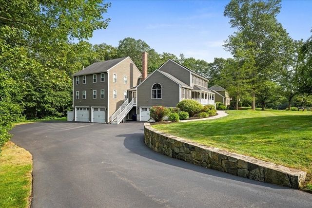 104 Alana Dr, Northbridge, MA 01534