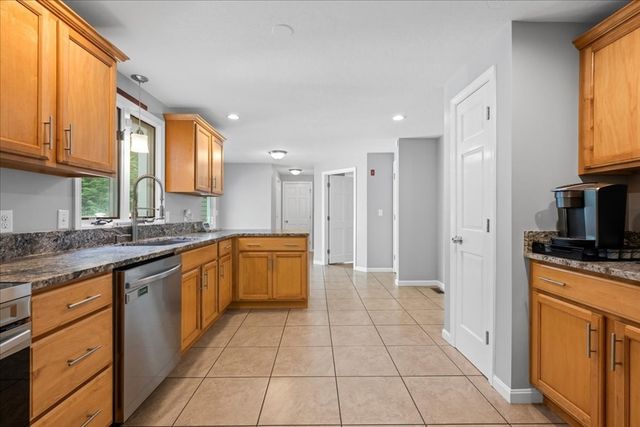 104 Alana Dr, Northbridge, MA 01534