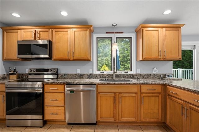 104 Alana Dr, Northbridge, MA 01534