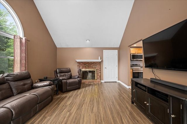 104 Alana Dr, Northbridge, MA 01534