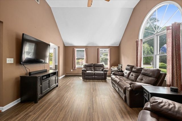 104 Alana Dr, Northbridge, MA 01534