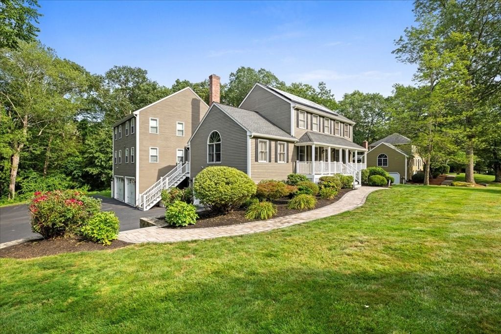104 Alana Dr, Northbridge, MA 01534