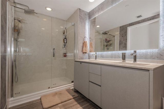 1010 Brickell Ave 4211, Miami, FL 33131