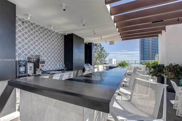 1010 Brickell Ave 4211, Miami, FL 33131