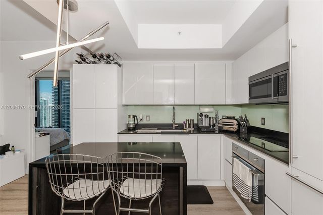 1010 Brickell Ave 4211, Miami, FL 33131