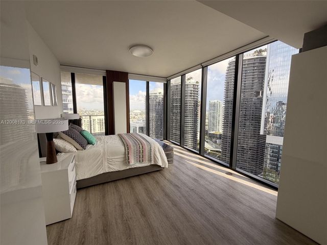 1010 Brickell Ave 4211, Miami, FL 33131