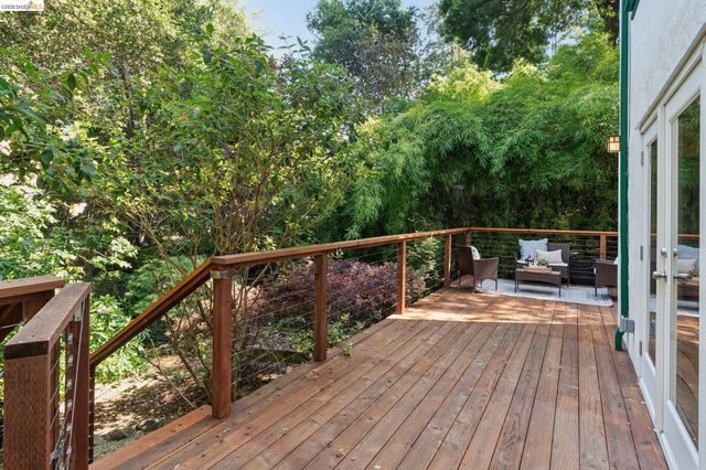 451 Taurus Ave, Oakland, CA 94611