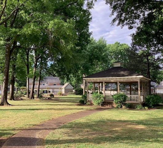 1655 Kimbrough Rd, Germantown, TN 38138