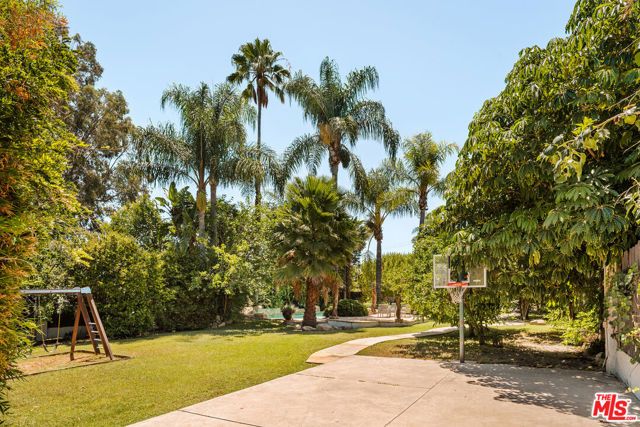 19443 Hatteras Street, Los Angeles, CA 91356