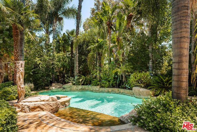19443 Hatteras Street, Los Angeles, CA 91356